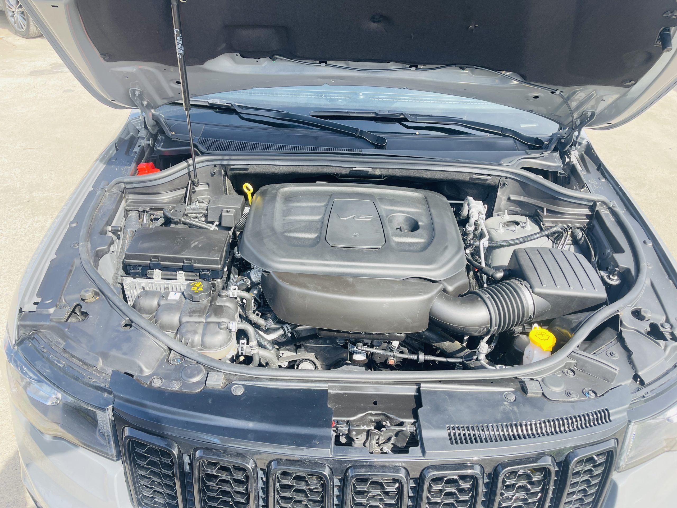 2022 Jeep Grand Cherokee Laredo X Mystic Gray – Robust Auto Group